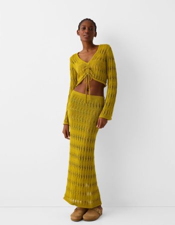 ¿Qué te parece el último outfit de Paula Echevarría para las noches que puedes encontrar en Bershka? 5 Merca2.es Falda midi rústica