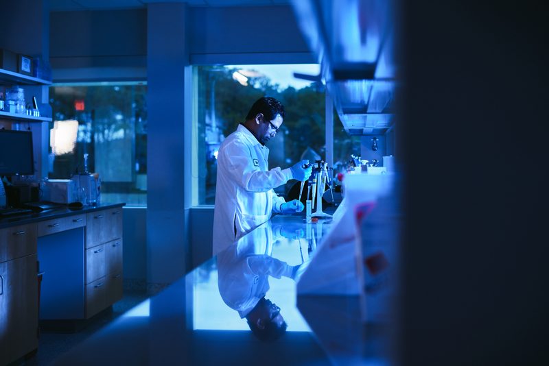 Grifols emprende el camino de la normalización con cuatro alzas consecutivos