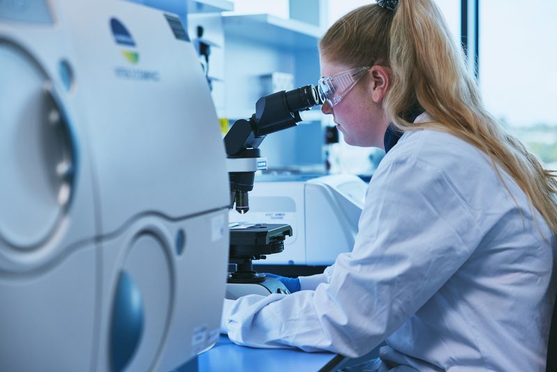 La deuda senior coloca a Grifols con tres alzas consecutivas