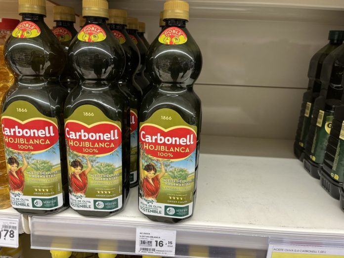 La rebaja del aceite Carbonell en Eroski enfada a sus clientes