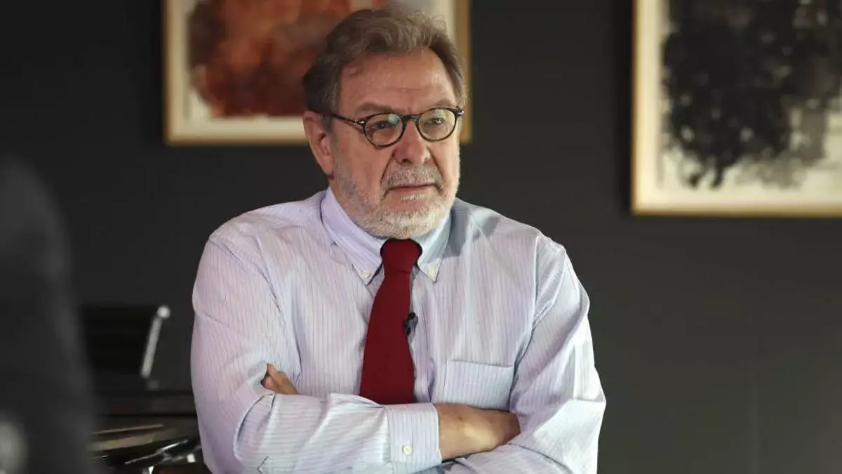 Herrera y Cebrián marcan agenda mientras arden las televisiones de Italia y Australia
