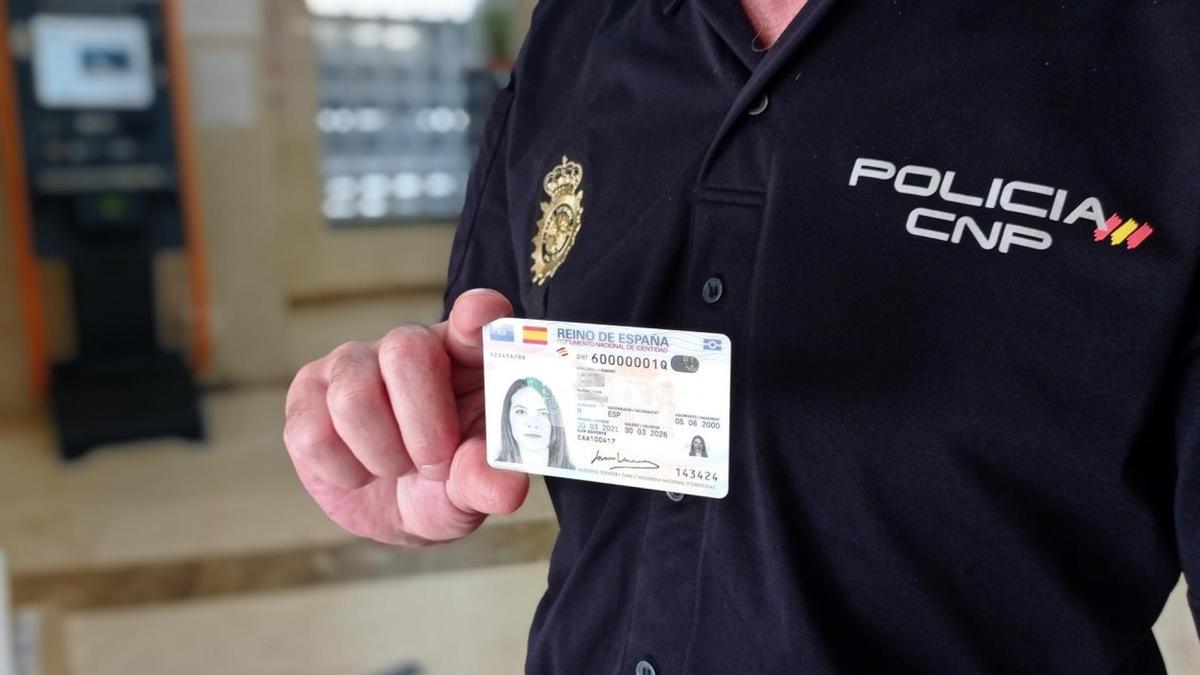 La Policía Nacional advierte de que nunca compartas estos datos de tu DNI, ¡es muy peligroso!