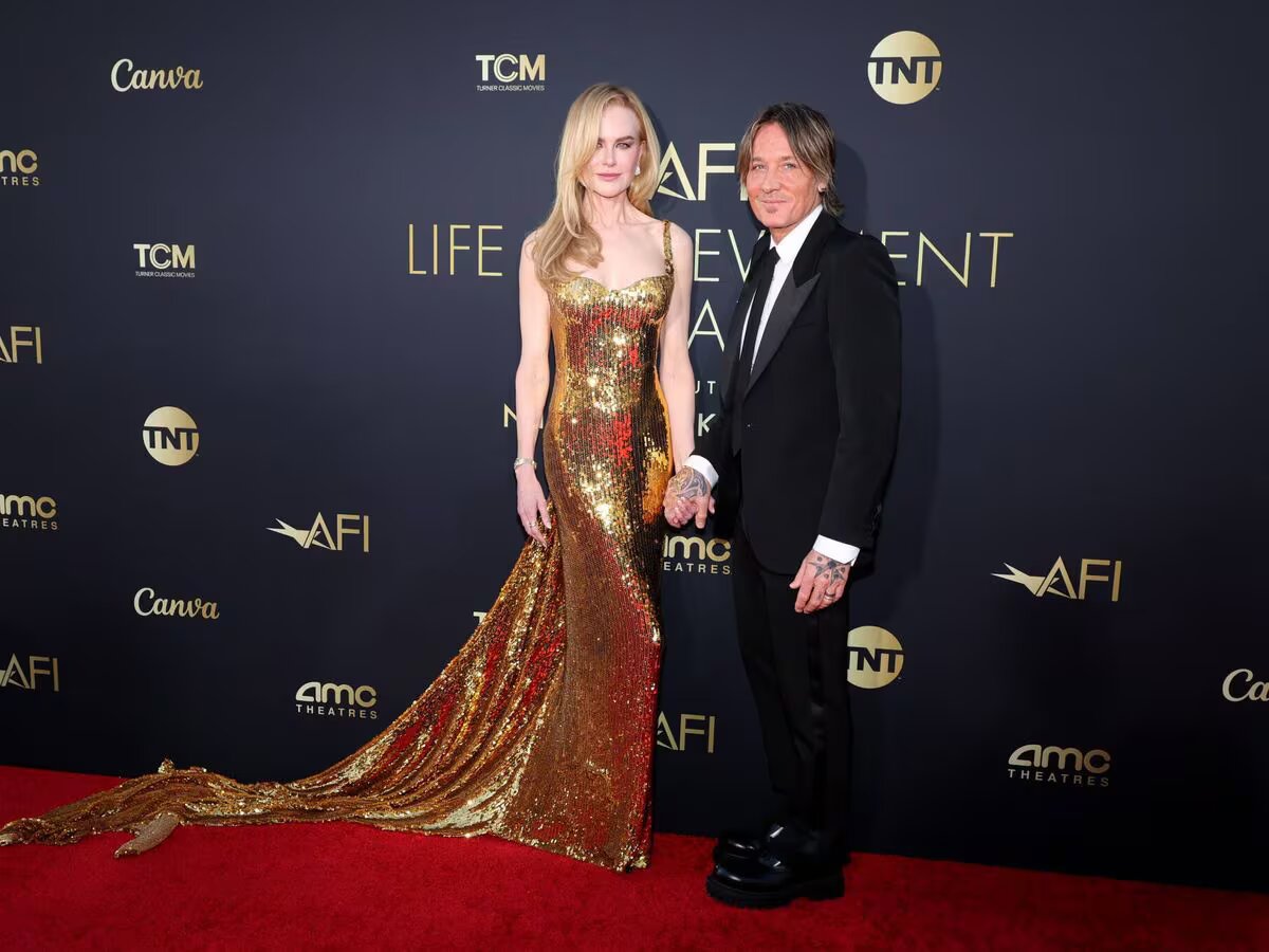 Nicole Kidman la rompió con su look de oro
