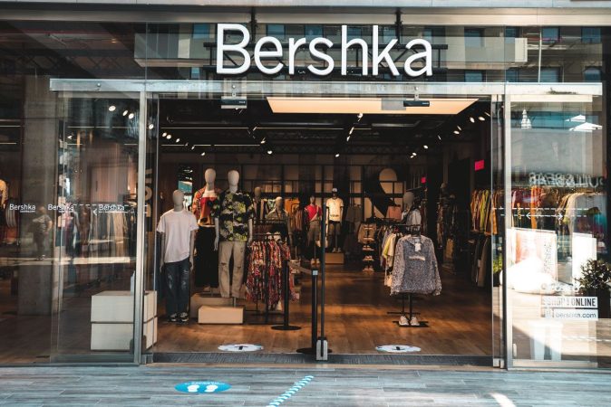 ¿Qué te parece el último outfit de Paula Echevarría para las noches que puedes encontrar en Bershka?