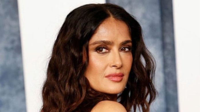 Salma Hayek deslumbra en bikini a los 57 años: Este es su secreto