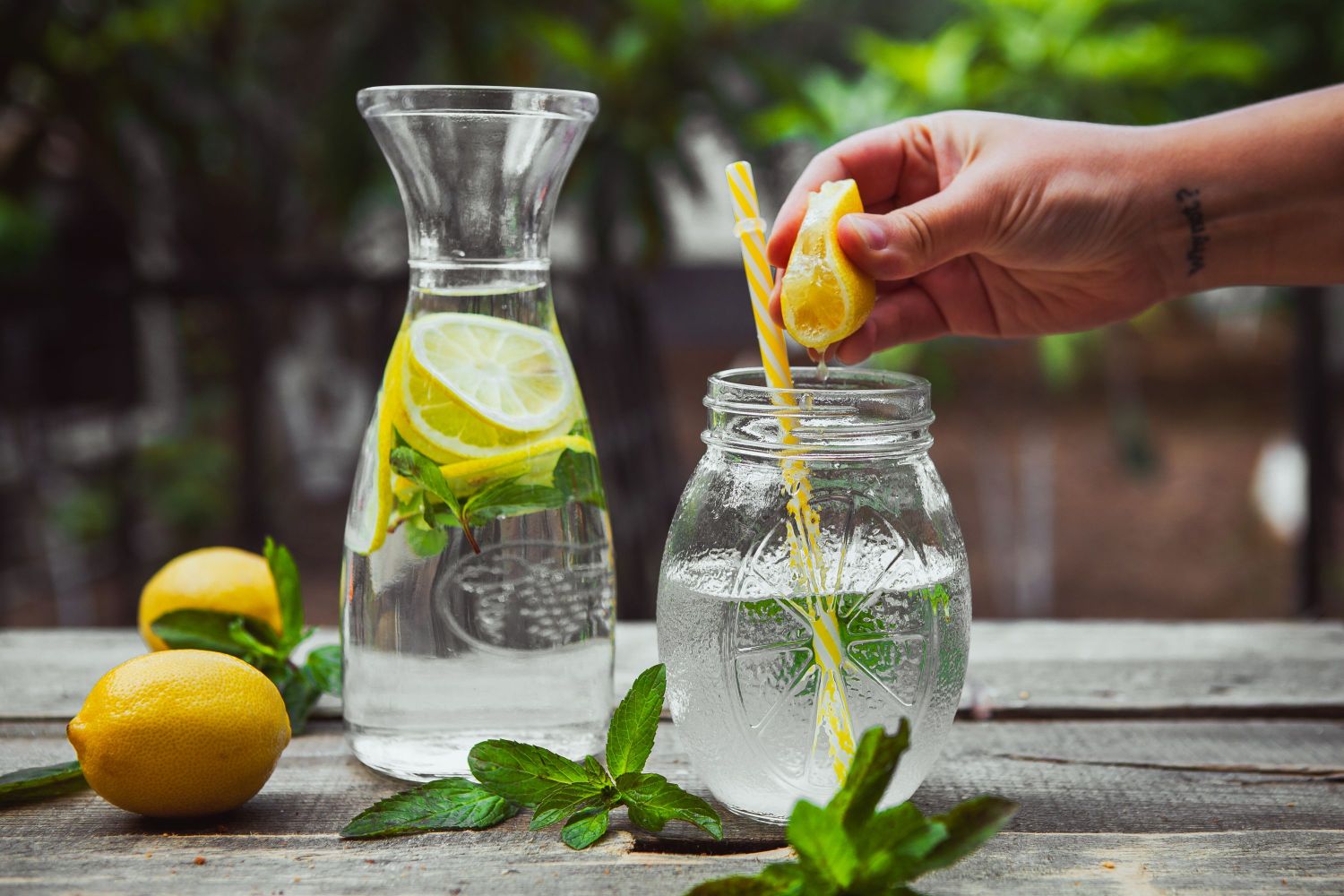 Agua con limón: el nuevo brebaje mágico