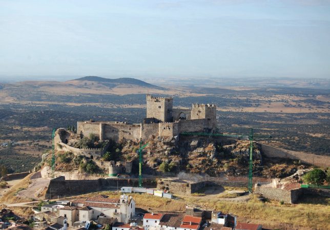 Entre dos países: estos son los pueblos fronterizos más bonitos de España 1 Merca2.es alburquerque Merca2.es