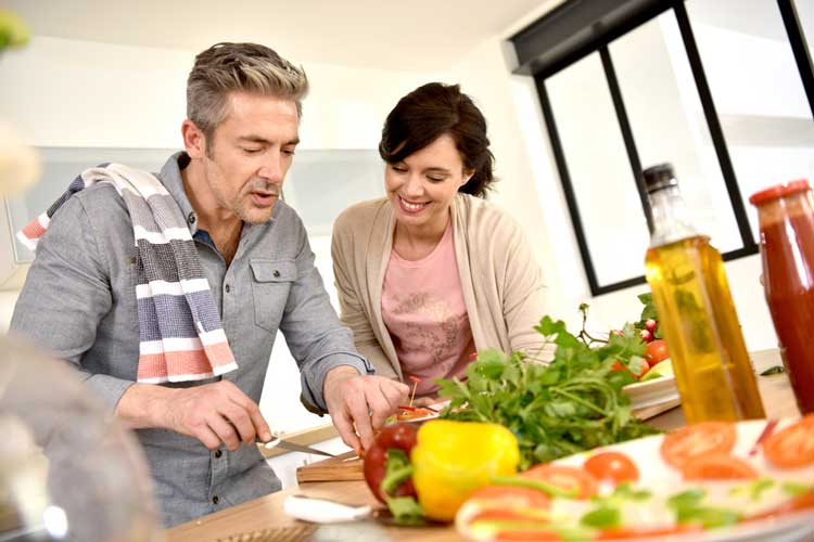 ⁠5 alimentos que sí debes comer a partir de los 40 años