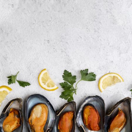 appetizing mussels with copy space Merca2.es