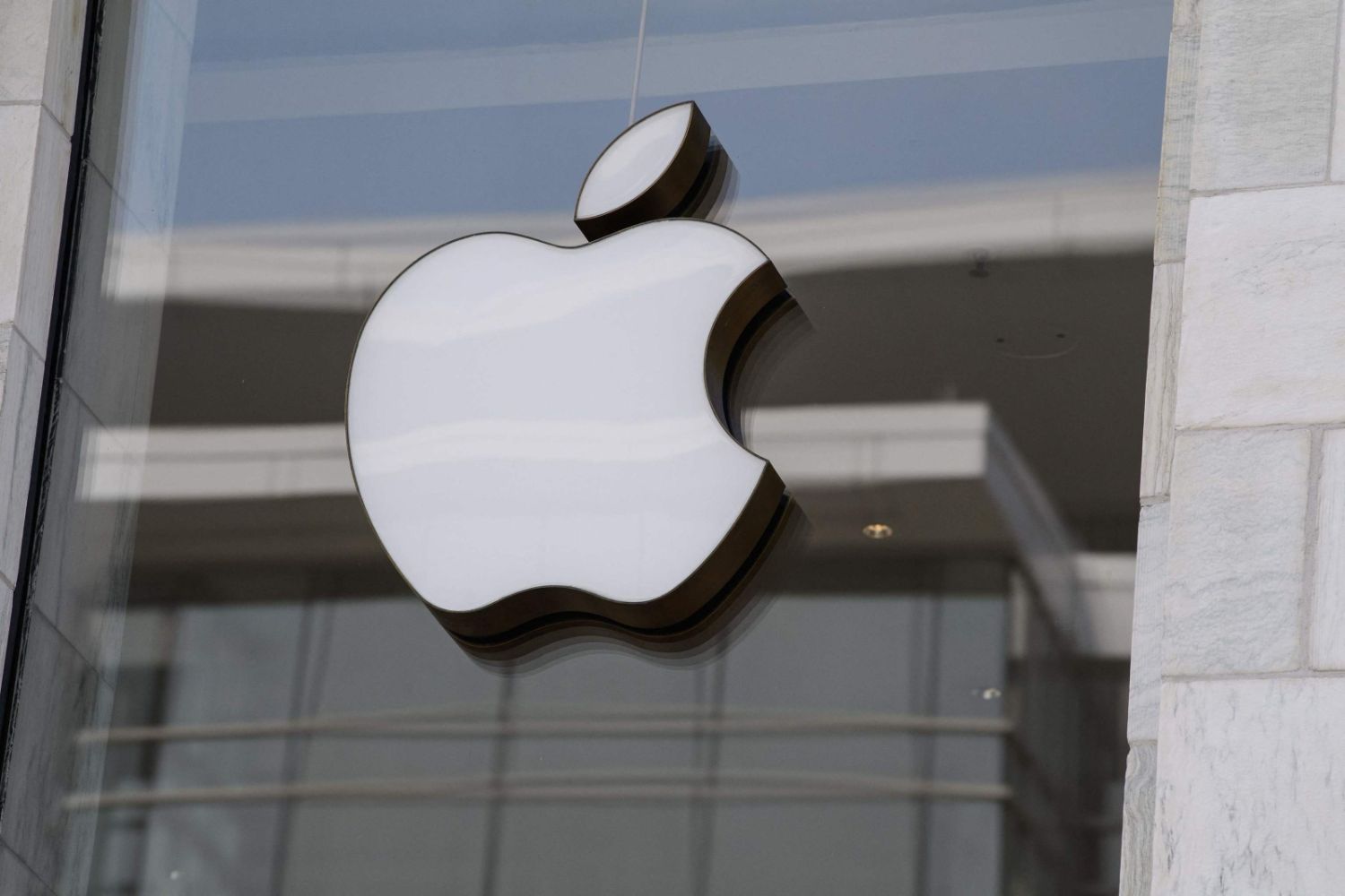 Apple ‘descubre’ en 2024 que el idioma español es un negocio