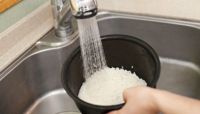 ⁠⁠Por qué de lavar tu arroz antes de cocinarlo: podrías estar en riesgo