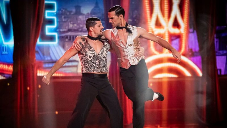 La 1 de TVE cambia la programación asustada de los nuevos estrenos de Antena 3 y Telecinco 8 Merca2.es baila como puedas Merca2.es