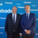Banco Sabadell se ‘agarra’ a BBVA para detener la ‘fuga’ de accionistas