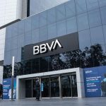 BBVA estudia una posible fusión con Banco Sabadell
