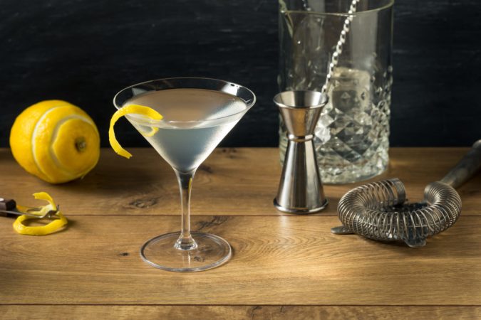 boozy refreshing gin martini PCFPKXL scaled e1606657935401 Merca2.es