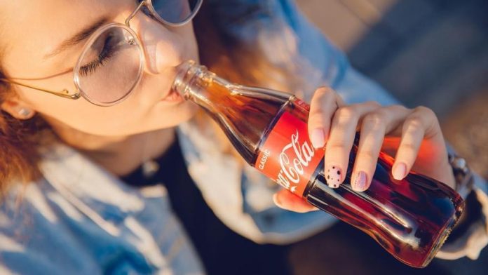 Prepara una coca cola casera igual al sabor original: la receta