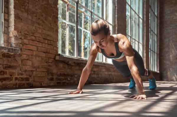 ⁠Mejora el core con este ejercicio de Pilates que puedes hacer en tu casa