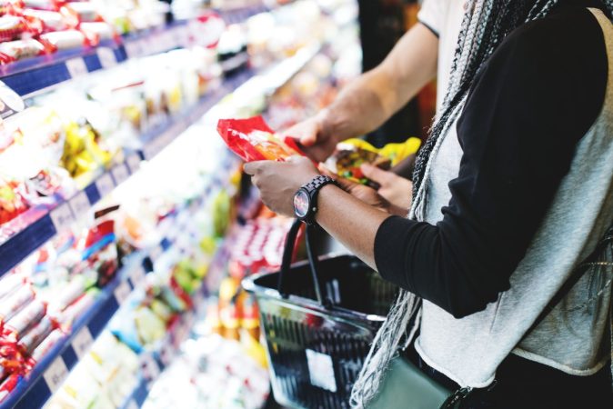 couple shopping food Merca2.es