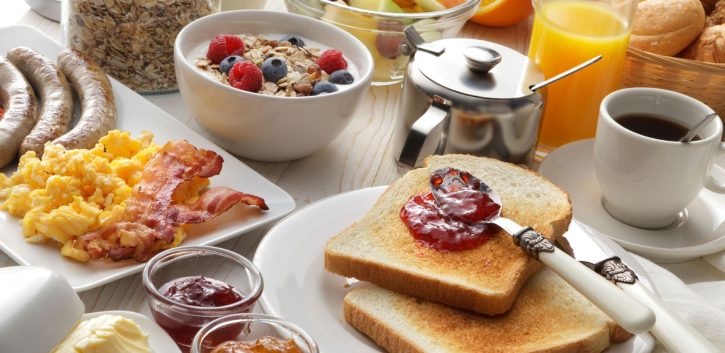 Cómo preparar un desayuno completo y saciante en minutos con solo 3 ingredientes