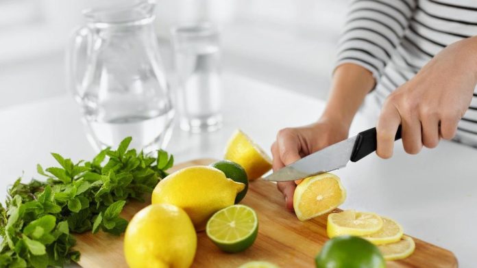 Cómo funciona la polémica dieta del limón: El motivo para evitarla