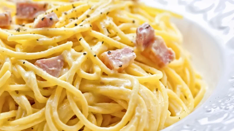 espaguetis con salsa carbonara Merca2.es