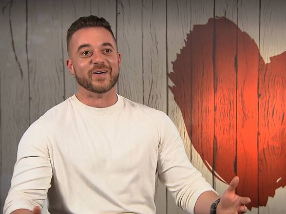Una concursante de ‘First Dates’ encuentra en el programa la solución a todos sus problemas