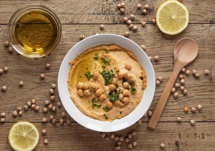 Los poderes nutricionales del humus de garbanzo y como prepararlo en pocos minutos