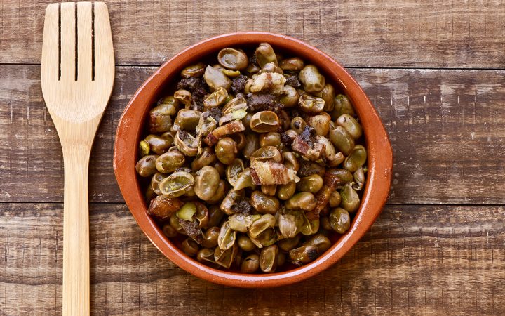Habas a la catalana, receta sencilla de un plato tradicional reconfortante 77 Merca2.es habas a la catalana