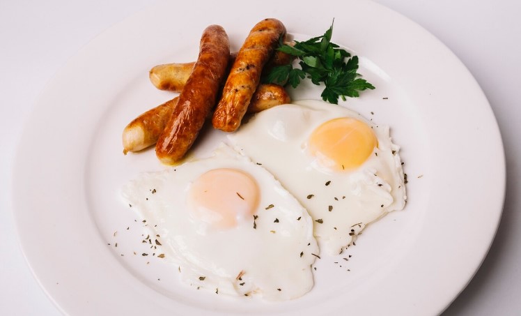 5 formas de cocinar huevos sin grasas ni aceite en tu freidora de aire