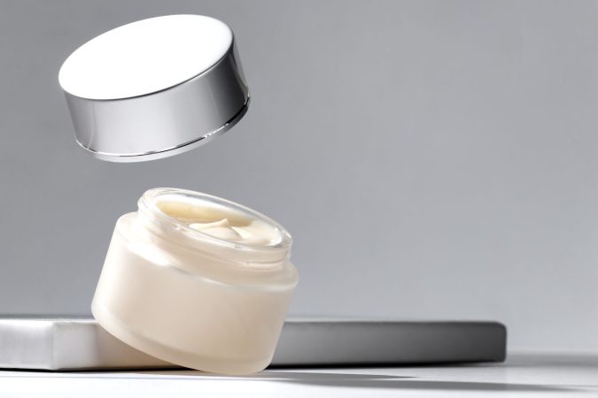 levitating cosmetic cream display Merca2.es