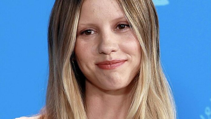 Mia Goth, protagonista de Pearl, en el ojo de la tormenta por ser responsable de violencia física detrás de cámaras