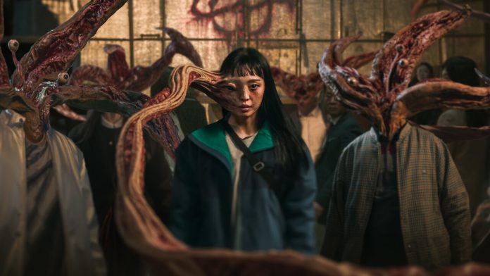 Razones para evitar ver esta serie en Netflix si sufres del corazón (Parasyte)