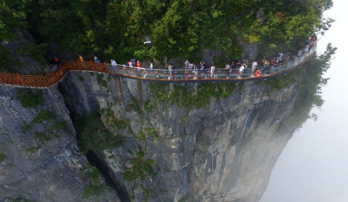 Con vista al abismo: La pasarela del dragón enroscado en China