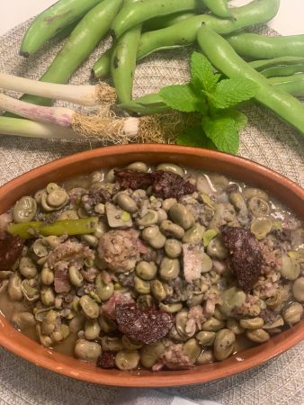 Habas a la catalana, receta sencilla de un plato tradicional reconfortante 78 Merca2.es plato habas a la catalana Merca2.es