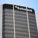 Banco Sabadell se dispara un 7,4% y BBVA cae un 1%, al calor de la propuesta de fusión
