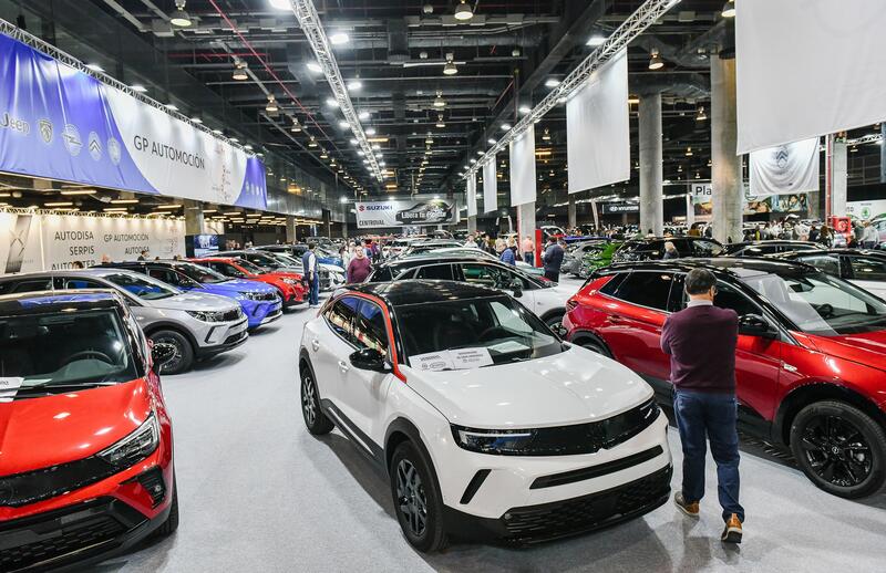 Las ventas de coches suben un 23% en abril y acumulan un alza del 7,8% en lo que va de año