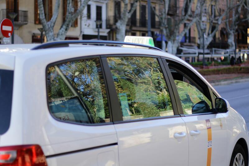 La mitad de los taxistas piensa que faltan jóvenes en el sector