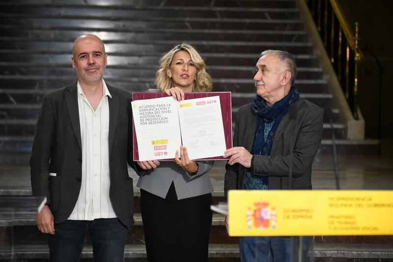 El Gobierno reforma el subsidio de paro: más importe, más alcance y compatible con el salario