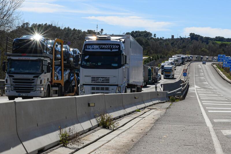 La UE adopta las nuevas reglas para reducir un 90% las emisiones de camiones y autobuses para 2040
