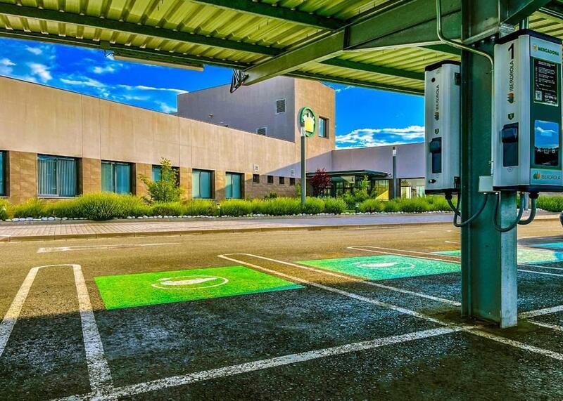 Iberdrola alcanza los 2.000 puntos de recarga en supermercados de Mercadona