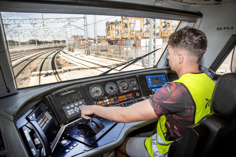 Renfe tendrá que informar a Iryo y Ouigo sobre sus convocatorias para contratar maquinistas