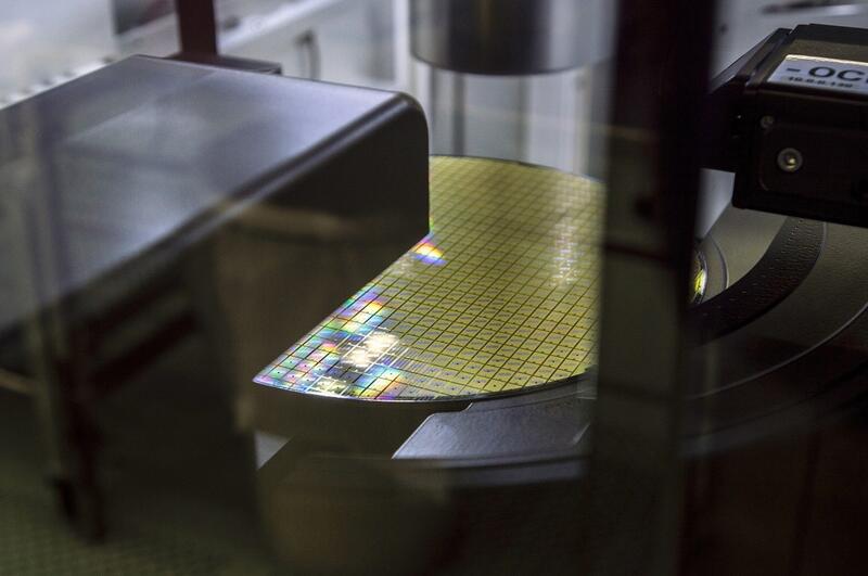 Bruselas aprueba 2.000 de ayuda italiana para una planta de semiconductores de STMicroelectronics en Sicilia