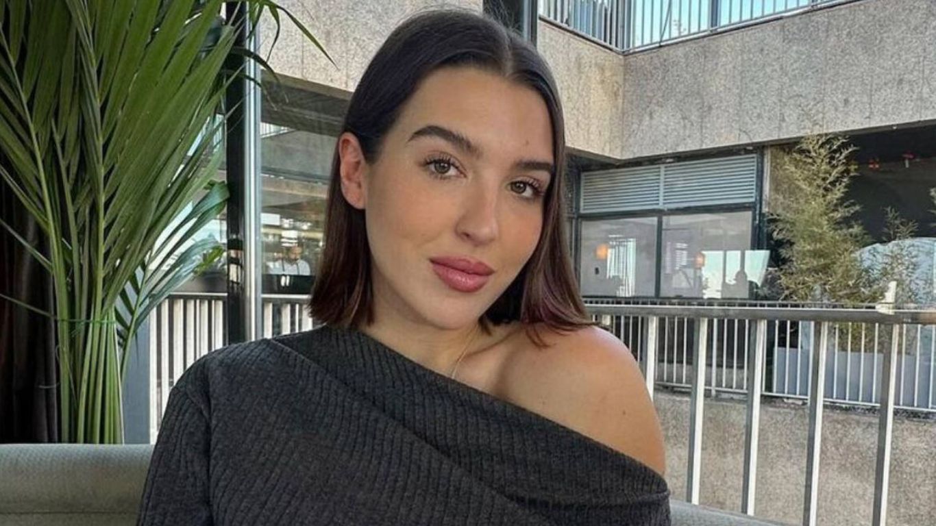 Alucina con los pantalones en oferta de Bershka que lleva Alba Díaz