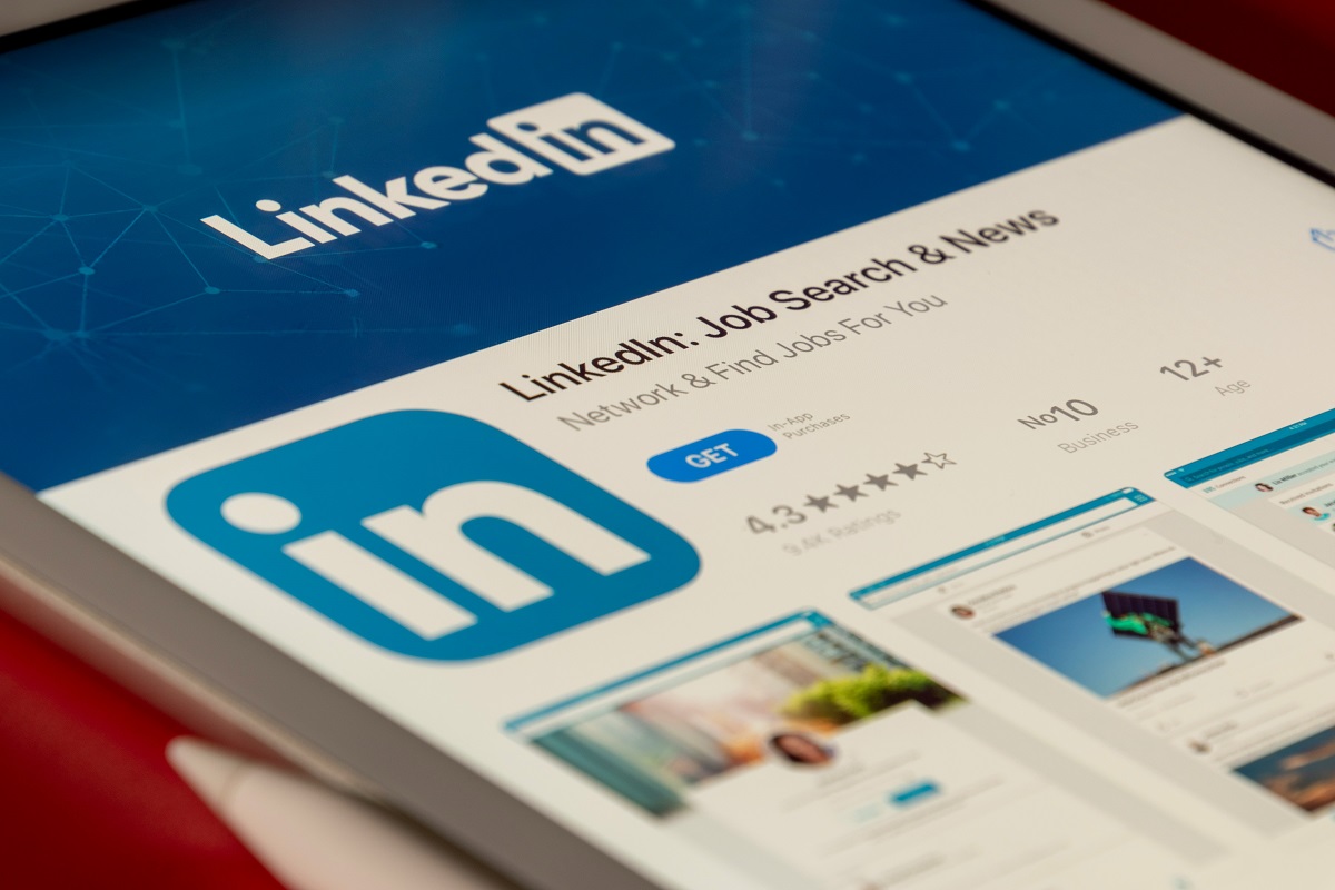 Linkedin celebra su cumpleaños con 12 millones de personas en España