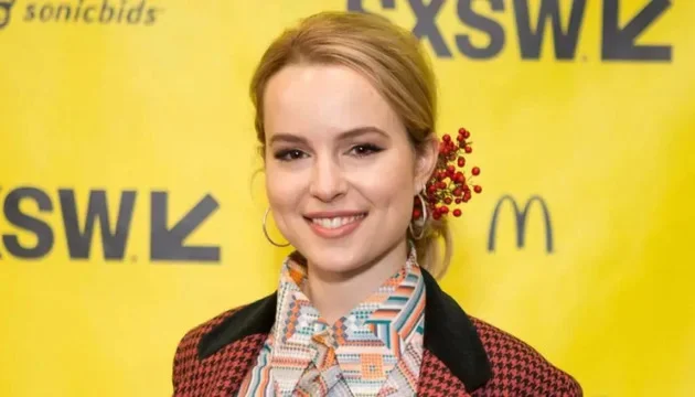 El día que Bridgit Mendler se convirtió en una gran licenciada