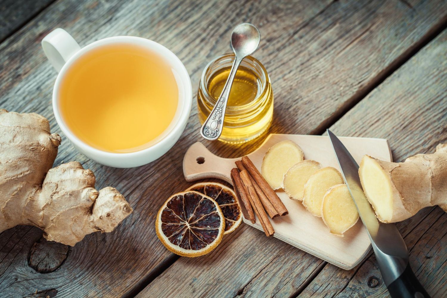 Esta infusión con ingredientes caseros se come la grasa de tu cintura