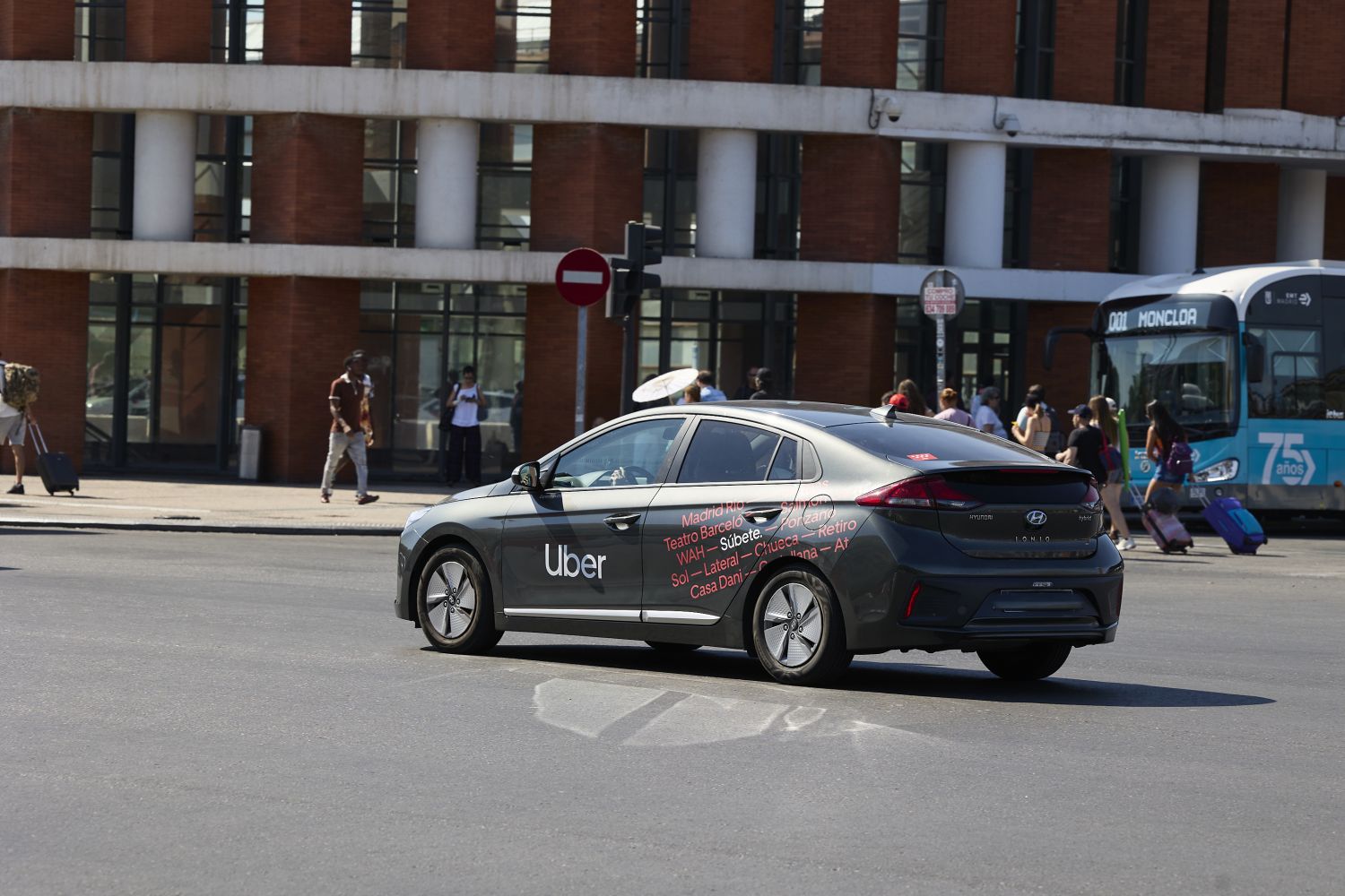 La imprevisión empresarial de Uber y Cabify les impide desbloquear la huelga