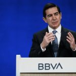 Septiembre, la última bala para que BBVA mejore la prima sobre Banco Sabadell