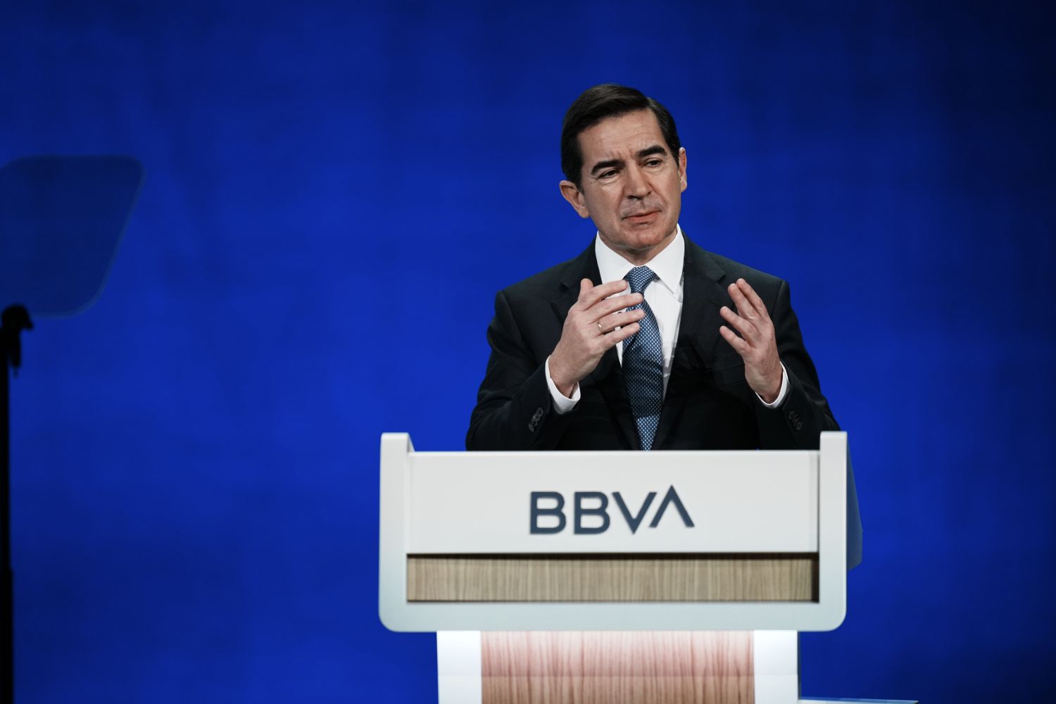 A BBVA se le complica la OPA sobre Sabadell ante la pasividad de la CNMC