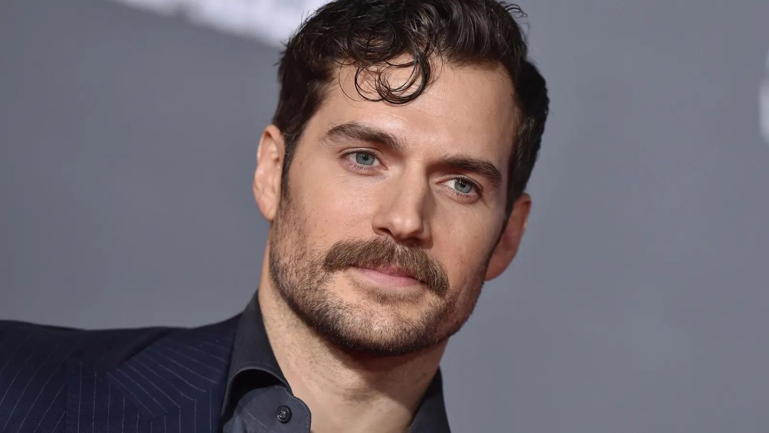 Henry Cavill y unos pasatiempos que no corresponden a su imagen de héroe